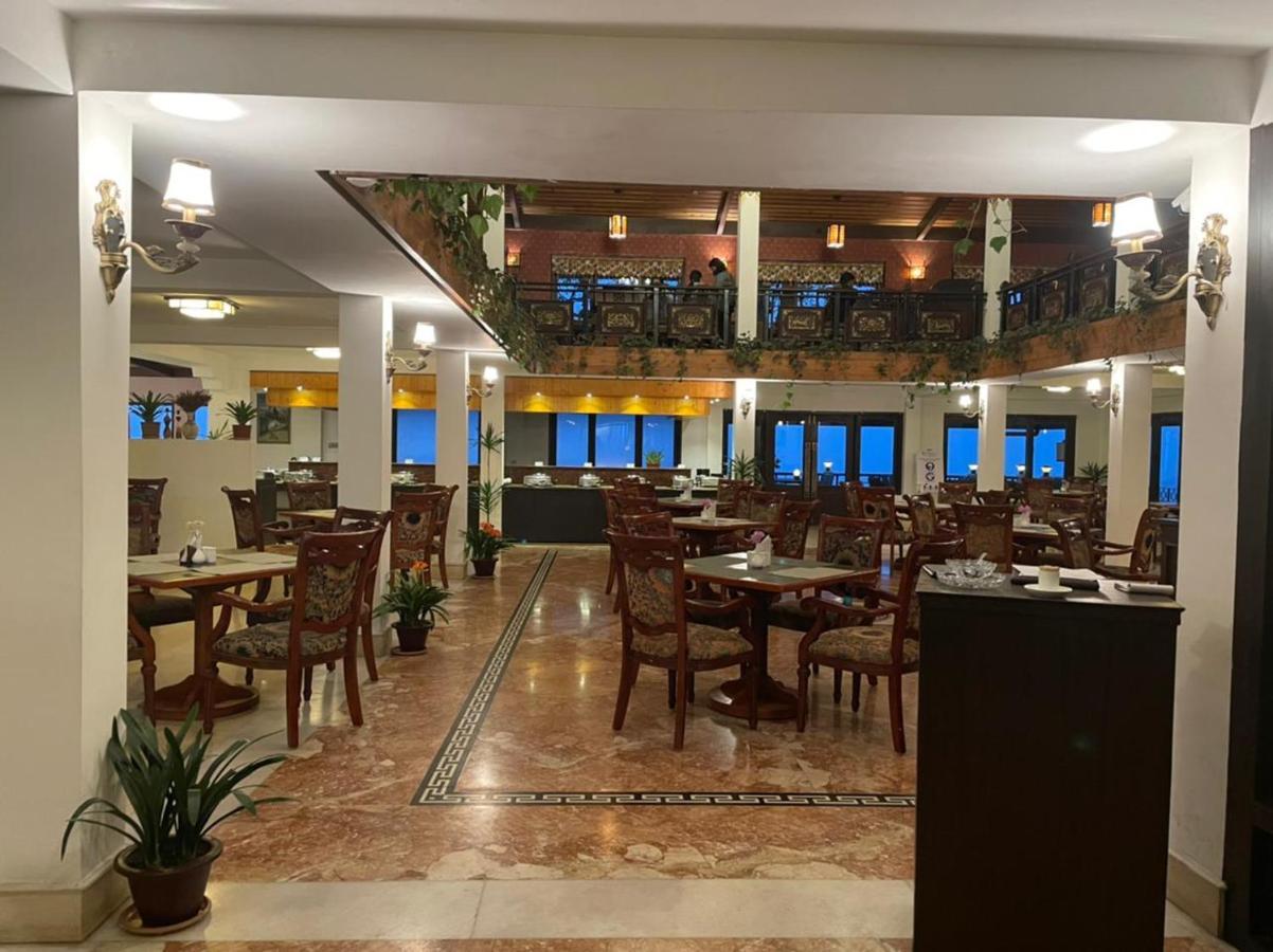 Denzong Regency- Luxury Mountain Retreat Spa & Casino Gangtok Bagian luar foto
