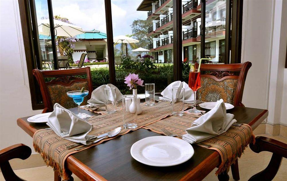 Denzong Regency- Luxury Mountain Retreat Spa & Casino Gangtok Bagian luar foto