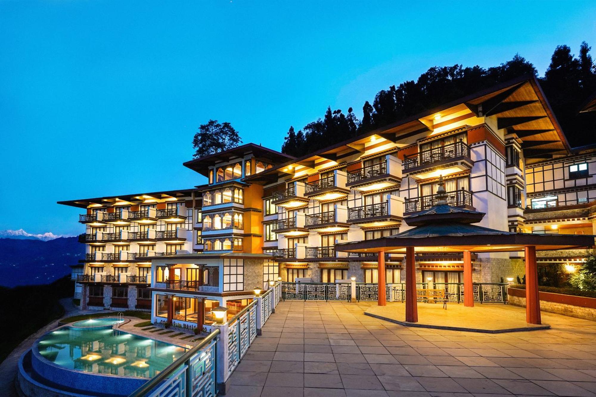 Denzong Regency- Luxury Mountain Retreat Spa & Casino Gangtok Bagian luar foto