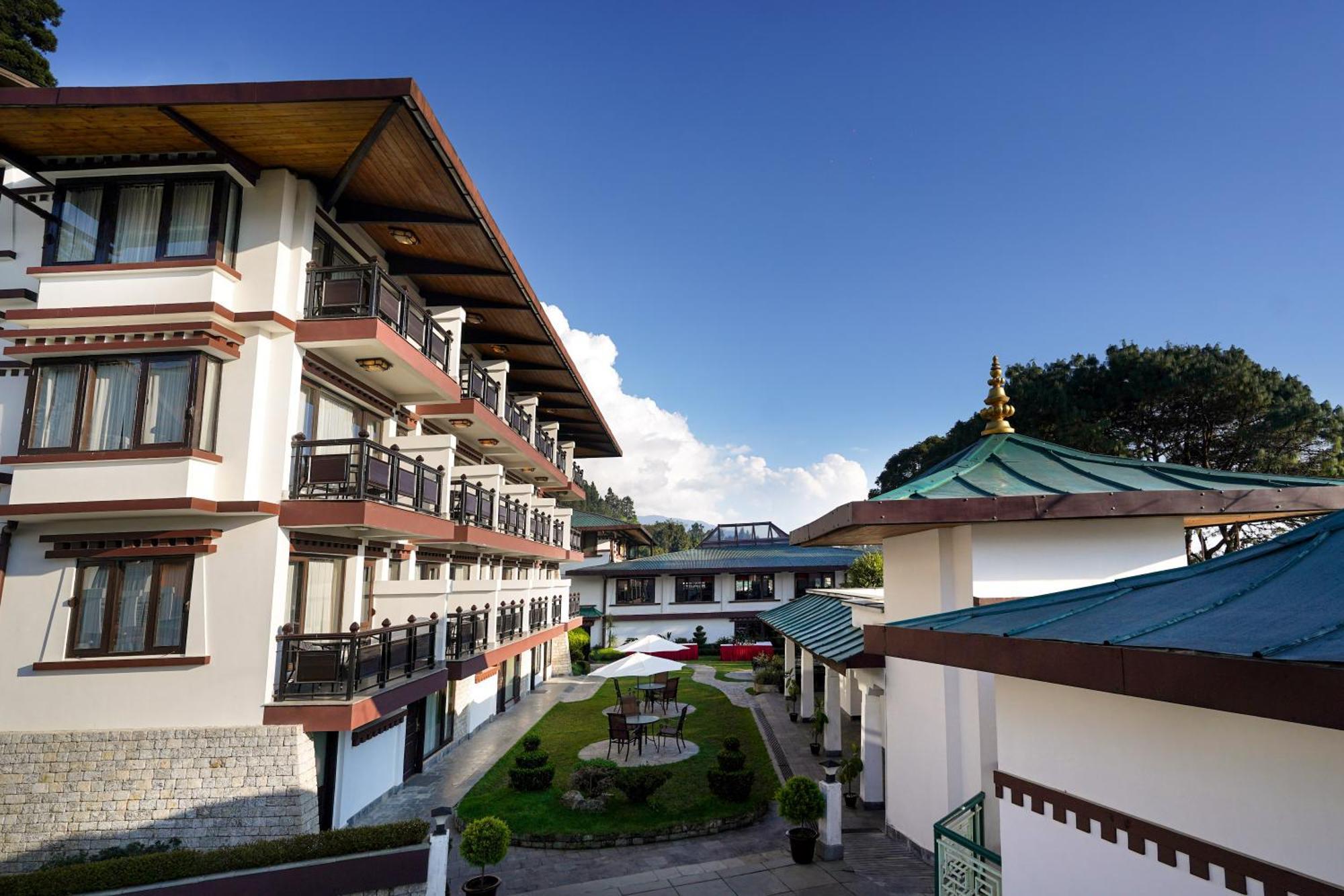 Denzong Regency- Luxury Mountain Retreat Spa & Casino Gangtok Bagian luar foto