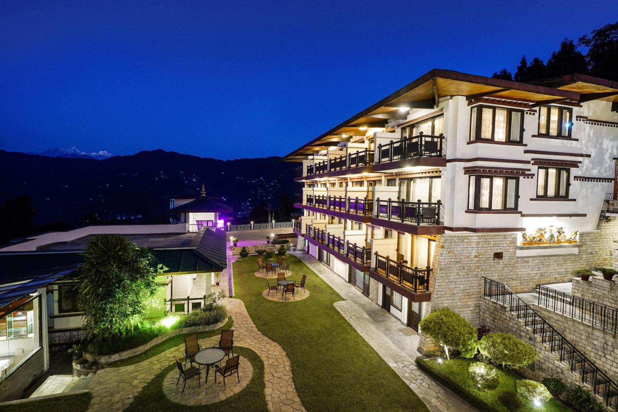 Denzong Regency- Luxury Mountain Retreat Spa & Casino Gangtok Bagian luar foto