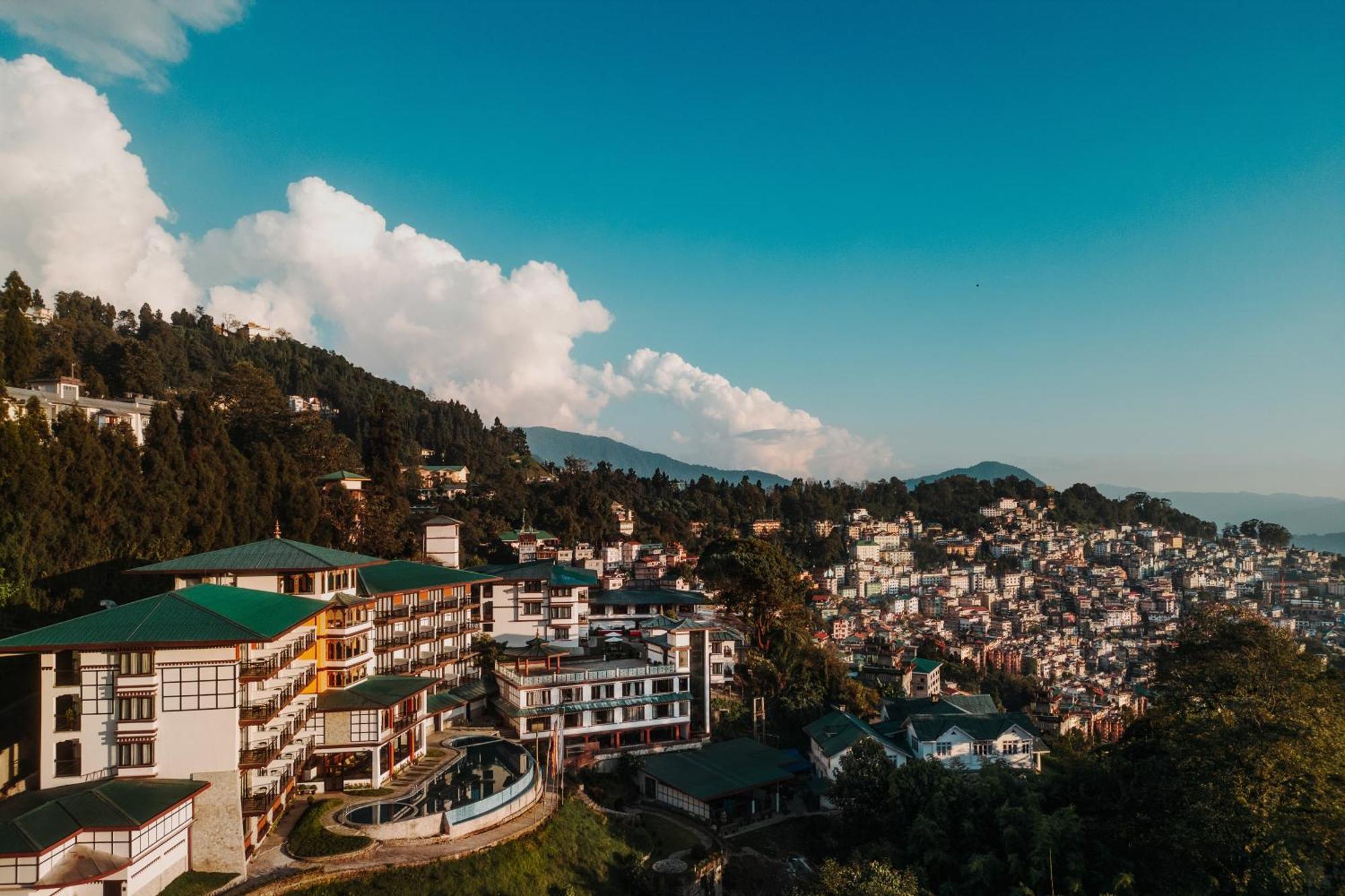 Denzong Regency- Luxury Mountain Retreat Spa & Casino Gangtok Bagian luar foto