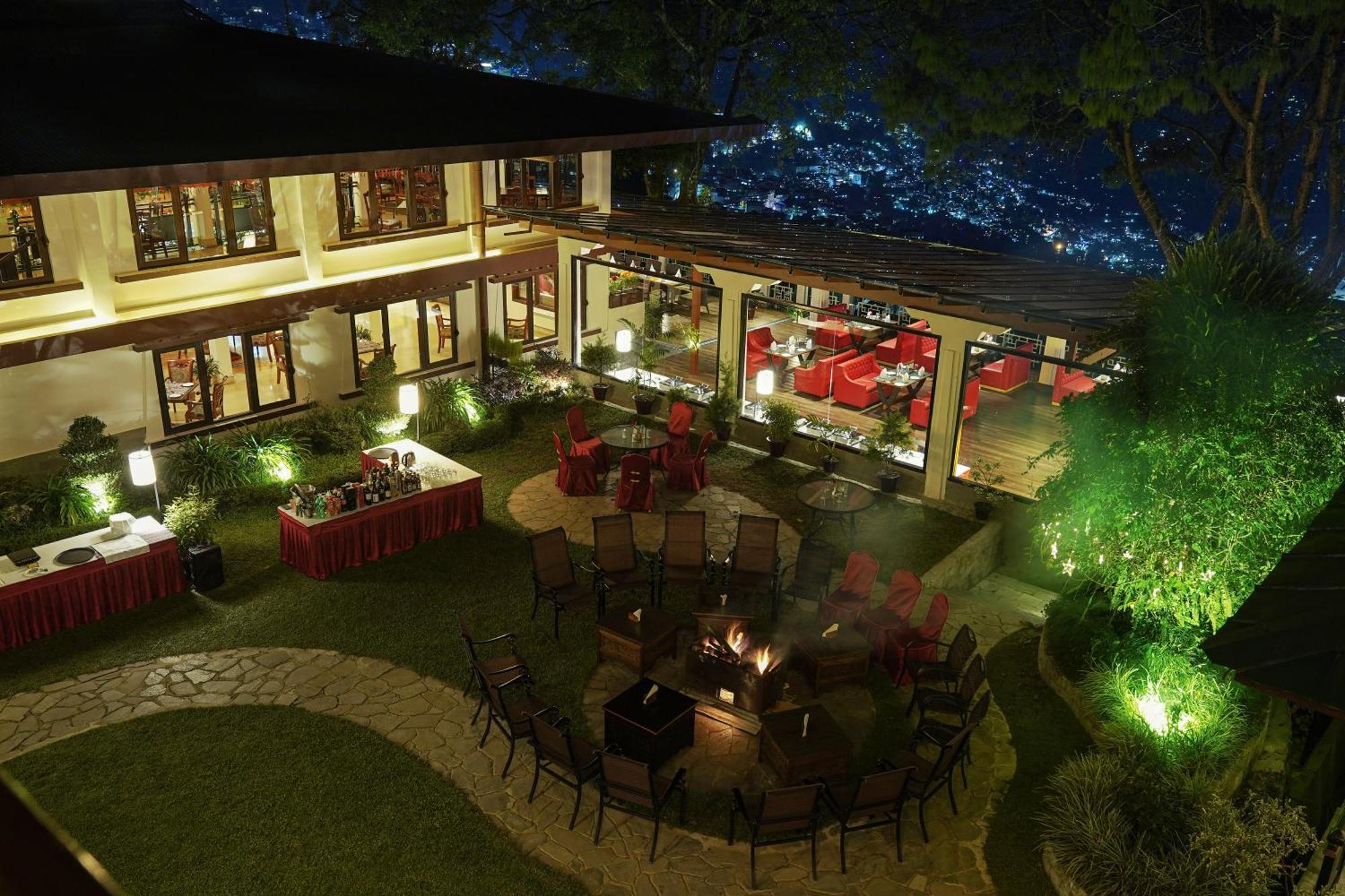 Denzong Regency- Luxury Mountain Retreat Spa & Casino Gangtok Bagian luar foto