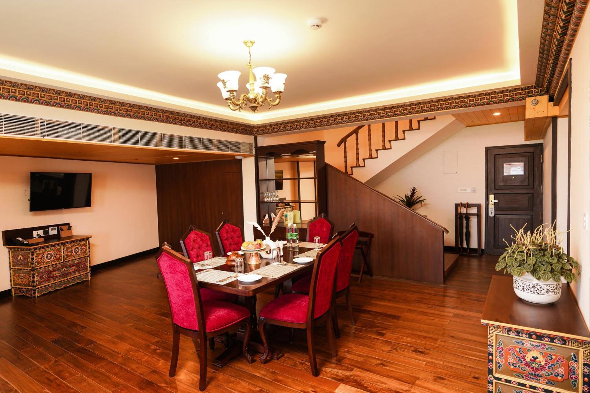 Denzong Regency- Luxury Mountain Retreat Spa & Casino Gangtok Bagian luar foto
