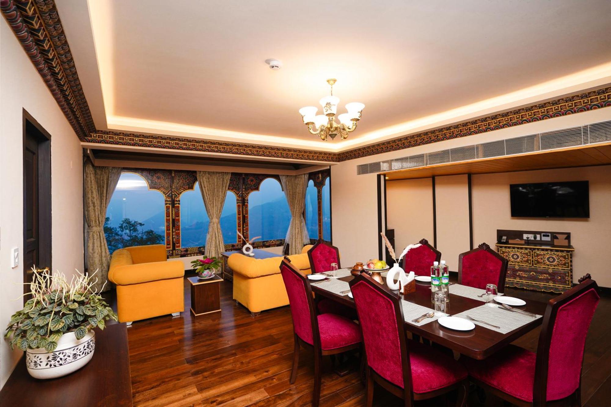 Denzong Regency- Luxury Mountain Retreat Spa & Casino Gangtok Bagian luar foto