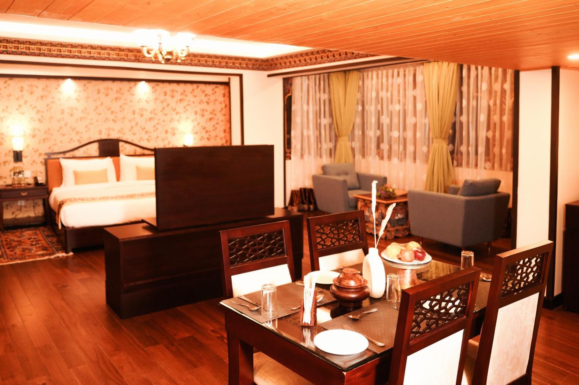 Denzong Regency- Luxury Mountain Retreat Spa & Casino Gangtok Bagian luar foto