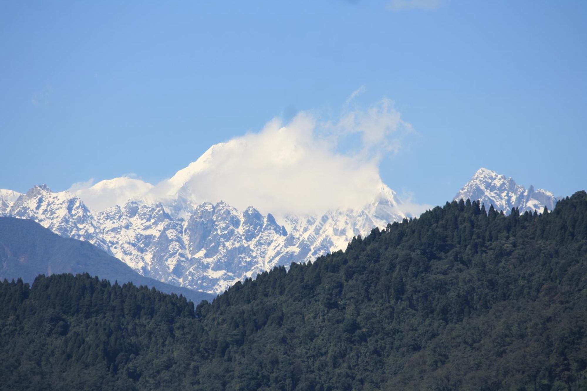 Denzong Regency- Luxury Mountain Retreat Spa & Casino Gangtok Bagian luar foto