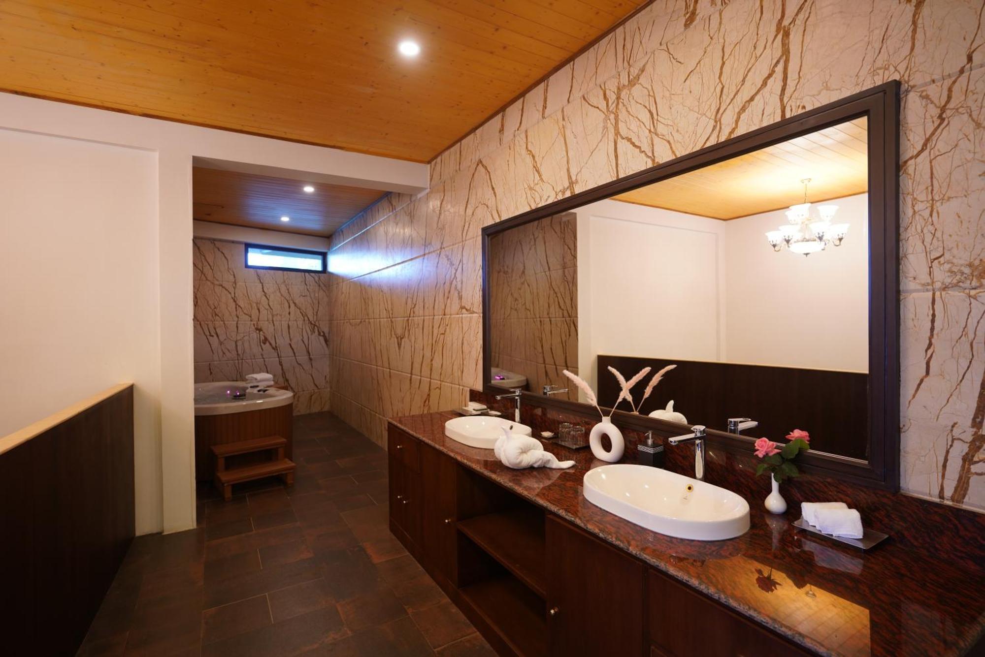 Denzong Regency- Luxury Mountain Retreat Spa & Casino Gangtok Bagian luar foto