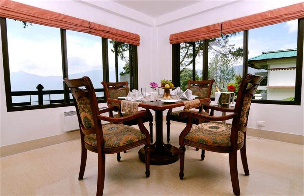 Denzong Regency- Luxury Mountain Retreat Spa & Casino Gangtok Bagian luar foto