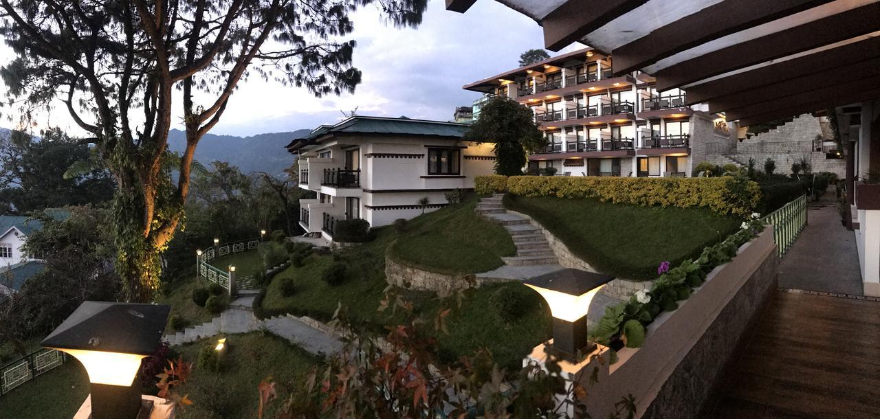 Denzong Regency- Luxury Mountain Retreat Spa & Casino Gangtok Bagian luar foto